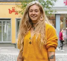  ?? Foto: Mark Masuch ?? Lisa Lang bekam in ihrer Nördlinger Ausbildung­sstätte Probleme wegen ihrer Tattoos und Piercings.