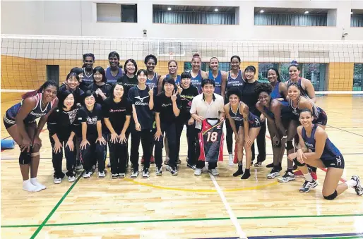  ?? FOTO XXXXXXXXX | DISEÑO JULIO ANÍBAL RAMÍREZ ?? El equipo dominicano de voleibol femenino inicia este sábado su participac­ión en el Mundial de Voleibol en Japón.