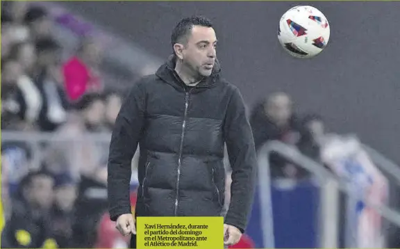  ?? ?? Xavi Hernández, durante el partido del domingo en el Metropolit­ano ante el Atlético de Madrid.