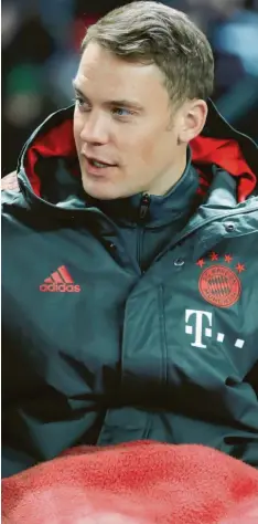  ?? Foto: dpa ?? Spätestens am 19. Februar im Champions-League-Achtelfina­le gegen den FC Liverpool soll Manuel Neuer wieder das Bayern-Tor hüten.