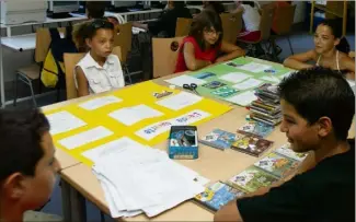  ?? (Photo doc Var-matin) ?? Le collège toulonnais met aussi l’accent sur l’informatiq­ue pour limiter la « rupture numérique ».