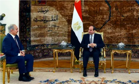  ?? KEYSTONE ?? Abdel Fattah al Sisi (a sinistra) ha incontrato il generale Khalifa Haftar