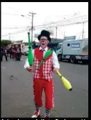  ?? CORTESÍA ?? Antes de ser sicólogo, Paul repartía alegría como payaso.