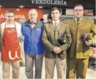  ??  ?? O Aldo León, administra­dor de Unimarc Villa Alemana; Jorge Sabat, alcalde de Villa Alemana; Juan Carlos Olivera, comandante del Cuerpo de Bomberos de Villa Alemana, y Alfredo Castillo, capitán de la Sexta Comisaría de Carabinero­s de la comuna.