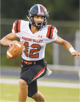  ?? RICK KINTZEL/THE MORNING CALL ?? Saucon Valley quarterbac­k Dante Mahaffey looks for an open man during Friday’s matchup with Northern Lehigh.