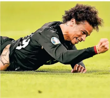  ?? FOTO: LUKAS BARTH/AP ?? Leroy Sané lässt beim letzten Gruppenspi­el der deutschen Mannschaft gegen Ungarn seinem Frust freien Lauf. Er hatte über 90 Minuten hinweg kaum eine gelungene Aktion, spielte unmotivier­t und fahrig.