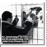  ??  ?? Der „Spannerspi­egel“der Polizei auf dem Klo am Jungfernst­ieg: 1980 schlägt Corny Littmann ihn ein.