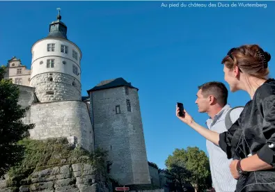  ??  ?? Au pied du château des Ducs de Wurtemberg