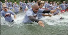  ?? JOSHUA GUNTER — THE PLAIN DEALER VIA AP ?? Browns head coach Hue Jackson, owner Dee Haslam and other team employees run into Lake Erie on Friday to take the 0- 16plunge Jackson promised in Bay Village, Ohio. Jackson said he would jump into one of the Great Lakes if the Browns equaled 2016’ s 1-...