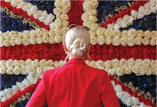  ?? ?? Showstoppe­r: A floral Union Flag at the Chelsea Flower Show