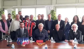  ?? (Photo OGC Nice) ?? Le FC Beausoleil devient le club partenaire de l’OGC Nice . e