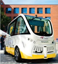  ?? Foto: Uwe Steinert ?? Einer der neuen Elektrobus­se, die an der Charité gezeigt wurden.