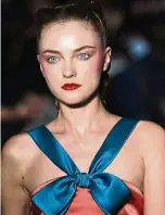  ??  ?? Blusher in the spotlight at Alexis Mabille.