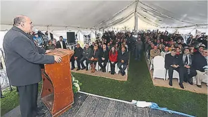  ?? (GOBIERNO DE TUCUMÁN) ?? Manzur, al ataque. El gobernador de Tucumán, Juan Manzur, tomó la bandera azucarera.