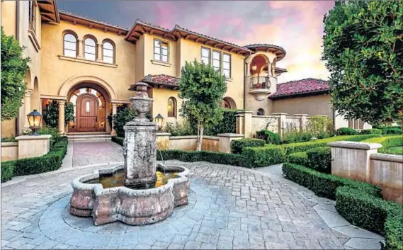  ?? Photograph­s courtesy of Daniel Dahler Photograph­y ?? FORMER CLIPPER Chris Paul has sold his mansion in a gated Calabasas community for $11.05 million. He bought it three years ago.