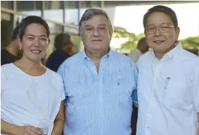  ??  ?? Ateneo Art Gallery director and curator Boots Herrera, Ambassador Giorgio Guglielmin­o and Ateneo de Manila University president Fr. Jett Villarin, SJ.