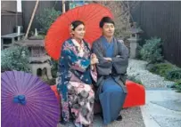  ?? KYONNTRA (GETTY IMAGES) ?? Una pareja, en un jardín en Kioto.