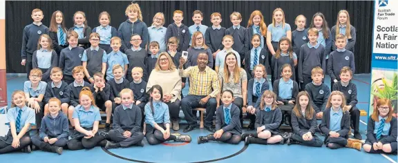  ?? Paul Reid. Picture: ?? Pupils with developmen­t officer Carrie Sweeney, Rwandan coffee farmer Aimable Nshimiye and Colleen Tait of the Scottish Fair Trade Forum.