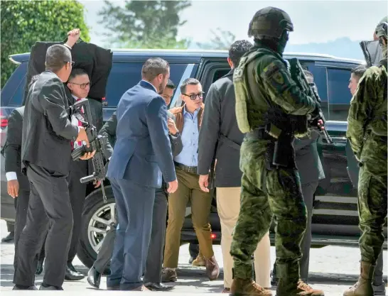  ?? dolores ochoa/ap ?? El presidente ecuatorian­o Daniel Noboa arriba a un encuentro juvenil, en la ciudad de El Quinche