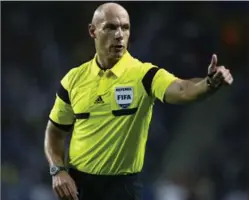  ?? ARMANDO FRANCA, THE ASSOCIATED PRESS ?? Howard Webb kept his condition secret throughout a career that saw him referee the Champions League final and World Cup final in the same year, 2010.