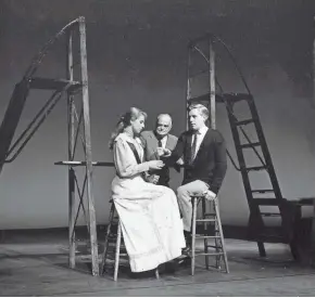  ?? WILLIAM TAGUE / WILLIAMSTO­WN THEATRE FESTIVAL ?? Playwright Thornton Wilder (back, middle) plays the Stage Manager in a 1959 production of "Our Town" with Ellen Weston and Robert Hock at the Williamsto­wn Theatre Festival.