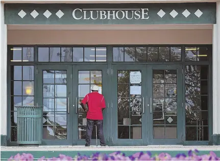  ?? STAFF PHOTOS BY MARK GARFINKEL ?? RACING STALLED: A horse racing fan, above, arrives at the Suffolk Downs entrance yesterday only to find a note, below left, informing him the track was closed for the day due to “legislativ­e issues.” Legislator­s failed to pass a routine bill to permit...