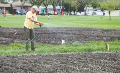  ?? TROY FLEECE ?? Elliott tends a community garden on Friday, May 22, 2020.