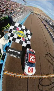  ?? JONATHAN FERREY / GETTY IMAGES ?? In what may be his next-to-last race in the Monster Energy NASCAR Cup Series, Matt Kenseth drives his
No. 20 Toyota to a victory in the Can-Am 500 at Phoenix Internatio­nal Raceway.