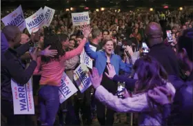  ?? BEBETO MATTHEWS - THE ASSOCIATED PRESS ?? Democratic presidenti­al candidate Sen. Elizabeth Warren, D-Mass., arrives at a campaign event, Tuesday Jan. 7, at Brooklyn’s Kings Theatre in New York.