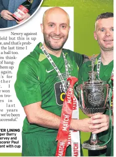  ??  ?? SILVER LINING Skipper Barry Mckervey and goalscorer Paul Prigent with cup