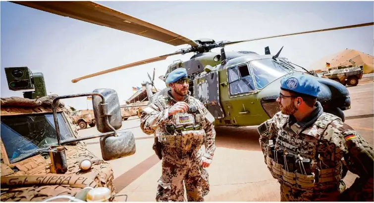  ?? Foto: Kay Nietfeld/dpa ?? Gefahrvoll­er Einsatz: Bundeswehr­soldaten im Camp Castor im nordmalisc­hen Gao.