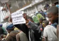  ?? JEROME DELAY / THE ASSOCIATED PRESS ?? A Goma resident holds up a banner in French reading, “No to war, yes to dialogue, the truth and national unity” as he gathers with others for an anti-President Joseph Kabila demonstrat­ion supported by the M23 rebel movement in Goma, eastern Congo.