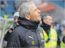  ?? FOTO: DPA ?? BVB-Trainer Lucien Favre betrieb in Frankfurt laut eigener Aussage für „zehn Sekunden“Ergebnbisr­echerche auf dem Videowürfe­l.