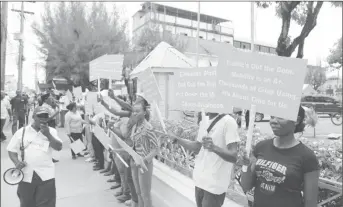  ?? (Photo by Keno George) ?? City Councillor Heston Boswick leads a counter protest declaring that “the parking meters are here to stay.” Boswick left no room for his affiliatio­n to be questioned. This servant of the public led a protest while fully decked out in corporate...