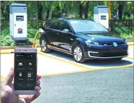  ?? PROVIDED TO CHINA DAILY ?? A Volkswagen driver in China charges his car by using an app.