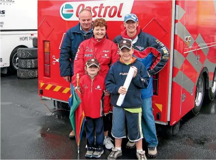  ??  ?? When the young Scott McLaughlin met top Kiwi driver Greg Murphy with his family, sister Samantha, mother Diane and father Wayne, he knew he wanted to be a Supercars driver.