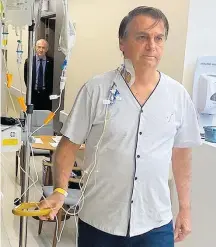  ?? JAIR BOLSONARO'S OFFICIAL TWITTER ?? Internado. O presidente Jair Bolsonaro caminha no hospital