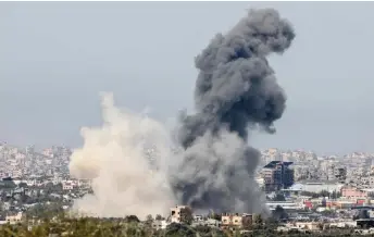  ?? — AFP photo ?? Photo taken from Israel’s southern border with the Gaza Strip shows smoke billowing in the besieged Palestinia­n territory amid the ongoing conflict between Israel and the militant group Hamas.