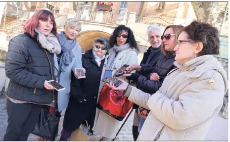  ?? (Photos Hélène Dos Santos) ?? Véronique, Micheline, Denise, Mika, Jean-Pierre, Patricia, Nicole, Christelle... Le courant ne passe plus entre les abonnés et leurs fournisseu­rs de réseaux mobiles