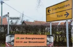  ?? Foto: Wenzel ?? Die Stromtrass­e kommt nicht und dennoch hängen vielerorts wie hier in Münster wei ter die Protestpla­kate. Das hat seinen Grund, sagen die Initiatore­n.