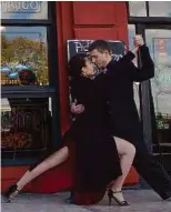  ??  ?? Dancing the tango.