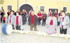  ?? Foto: Musikverei­n ?? Die Verantwort­lichen des Musikverei­ns Wolferstad­t mussten in Kaisheim einige Torturen über sich ergehen lassen, nahmen dies aber mit Humor.