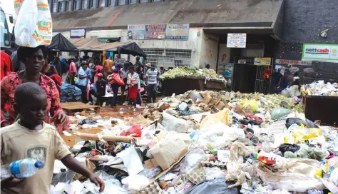  ?? — Picture by Lovemore Meya ?? Vendors sell their wares at Speke (Copa Cabbana) commuter omnibus rank oblivious of the uncollecte­d garbage.