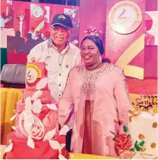  ?? Gov Eno cutting the First Lady’s 57th birthday cake ??