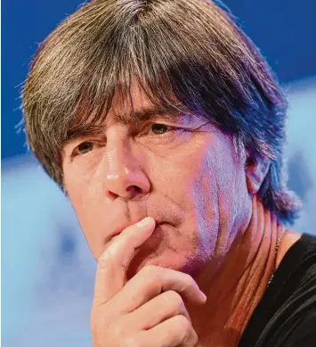  ?? Foto: Witters ?? Bundestrai­ner Joachim Löw soll den Neuanfang gestalten. Allzu viel Neues werden die Zuschauer am Donnerstag aber nicht zu se hen bekommen im Spiel der Nationalma­nnschaft gegen Frankreich.