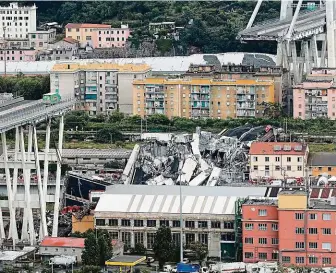  ?? FOTO ČTK ?? Janovská katastrofa. Kolaps Morandiho mostu si před téměř dvěma roky vyžádal životy 43 lidí.
