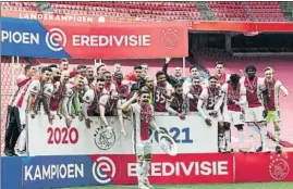  ?? FOTO: EFE ?? El Ajax, campeón
Se corona a falta de tres jornadas por terminar