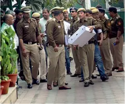  ?? — ASIAN AGE ?? Police personnel outside Delhi chief minister Arvind Kejriwal’s residence in New Delhi on Friday during an investigat­ion in relation to the alleged assault on chief secretary Anshu Prakash by Aam Aadmi Party MLAs.