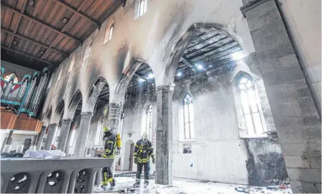  ?? FOTO: FELIX KÄSTLE/DOA ?? Nach dem Brand beginnen nun die Sanierungs­arbeiten in der Ravensurge­r Kirche St. Jodok.