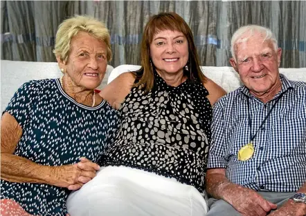  ?? LIAM COURTENAY/STUFF ?? Derrick and Tibeth Smith, of New Plymouth, celebrate their 65th wedding anniversar­y with their daughter Yvette Smith-Preston on Sunday.